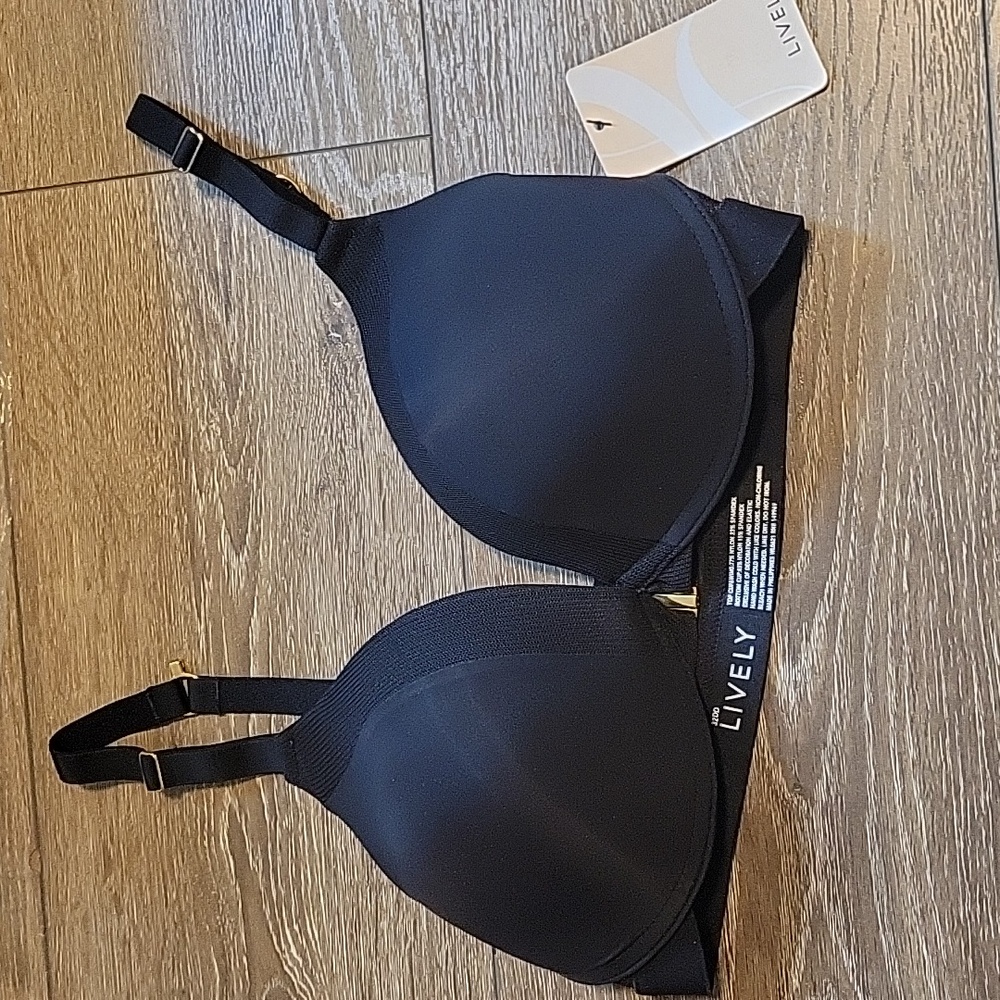 Lively 32DD front closure bra
